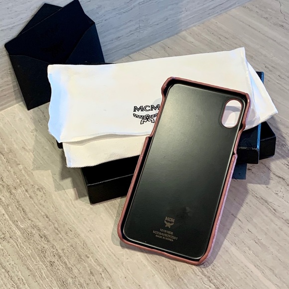 MCM iPhone X/XS Case in Soft Pink Visetos - Picture 3 of 5